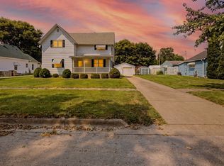 221 E John St, Forrest, IL 61741
