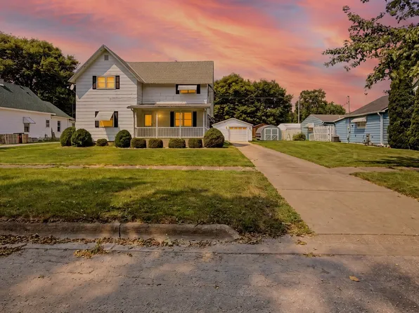 221 E John St, Forrest, IL 61741