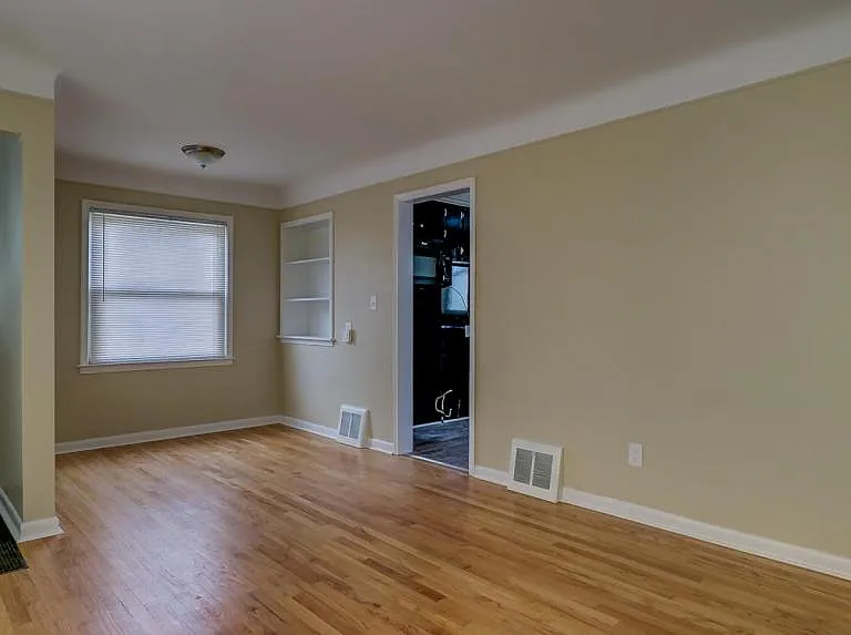 28458 Rosslyn Ave — Photo 7