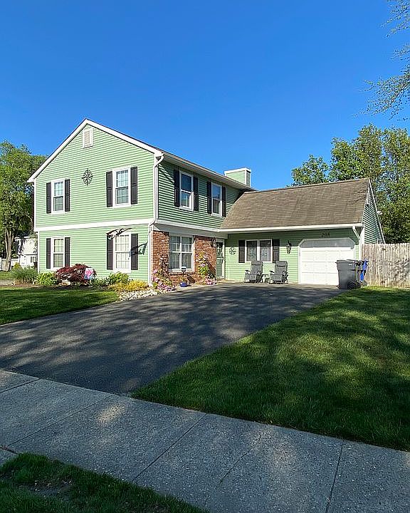 1st image of 208 Boundary St