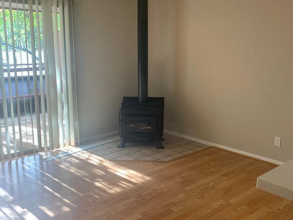 2nd image of 407 Maple St #3