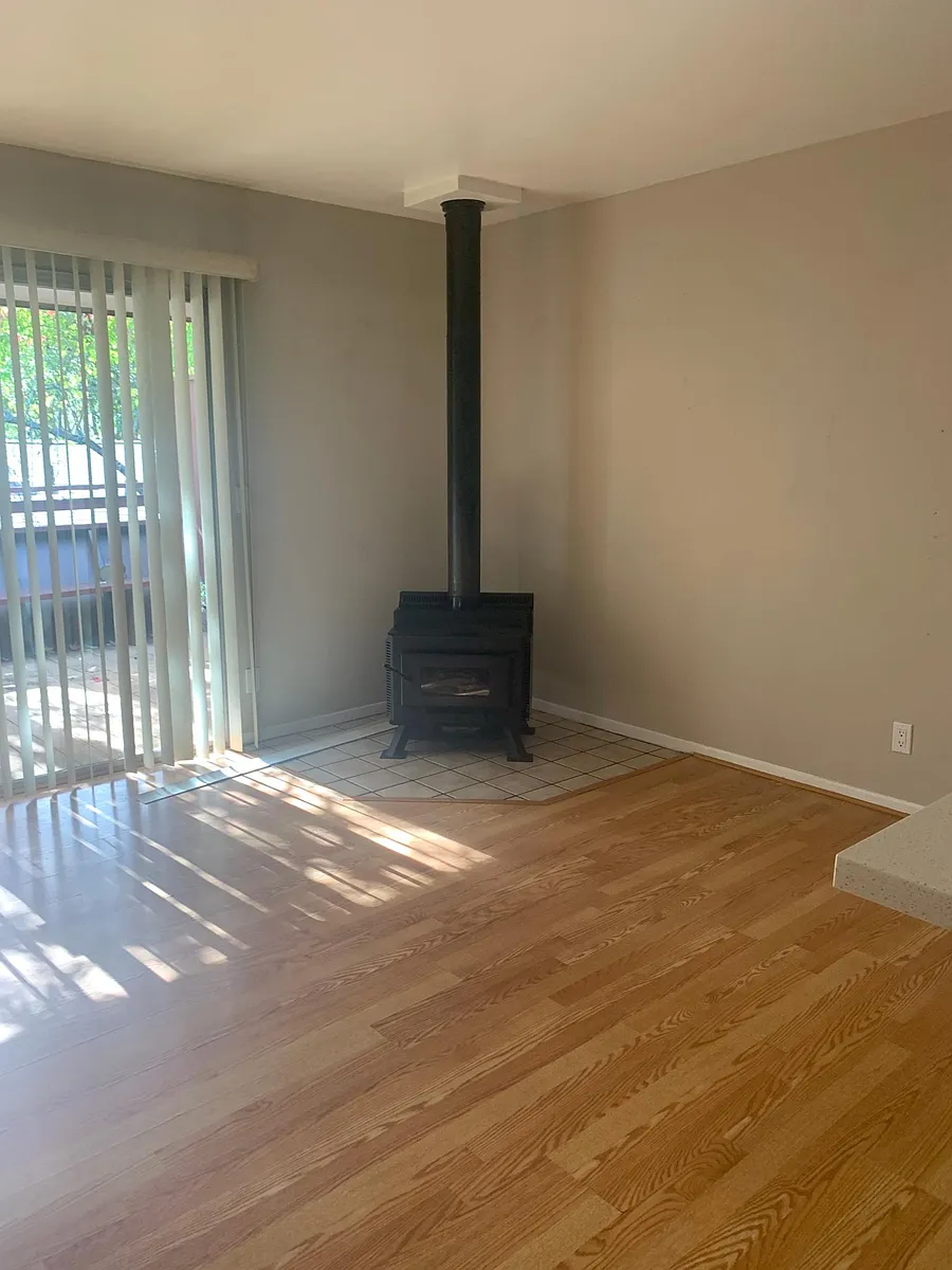 Building Photo - 407 Maple St #3