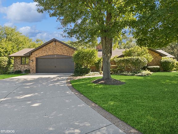 4th image of 20 Greenbriar Ln
