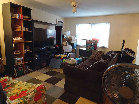 4th image of 638 Barlow Ave