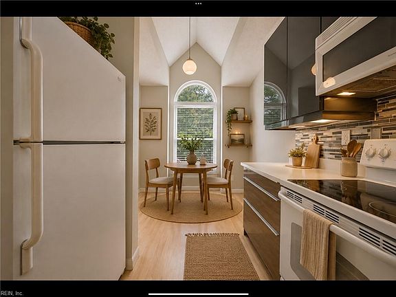 2nd image of 449 E Lake Cir