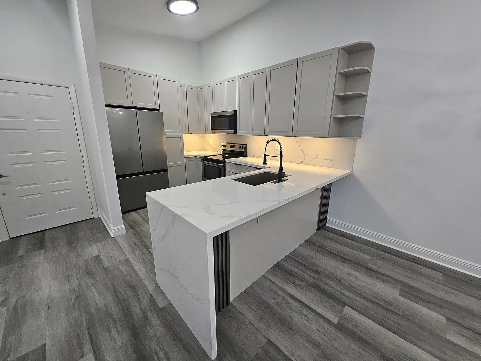 2 bed, 926 sqft, $2,790 — Photo 2