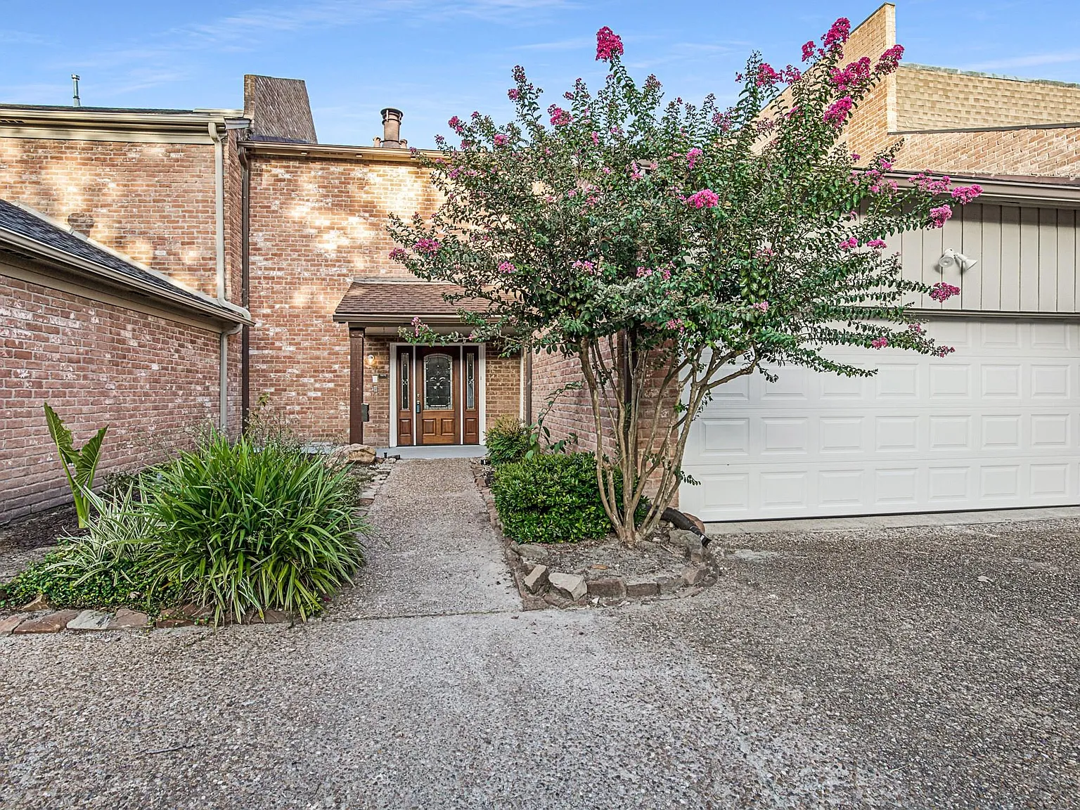 3 bed, 2.5 bath, 2368 sqft, $2,600 — Photo 3