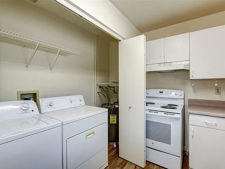 114 Bradshaw Dr — Photo 11