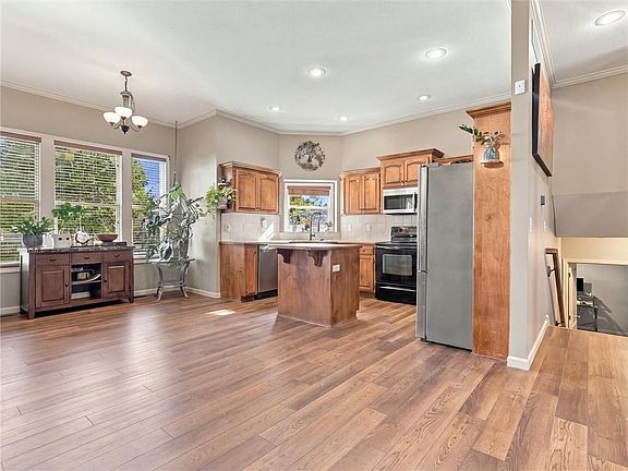 4th image of 609 S Kisner Cir