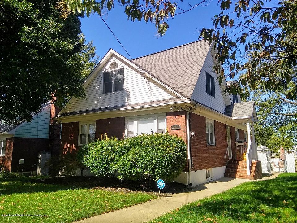 1st image of 137 Ravenhurst Ave
