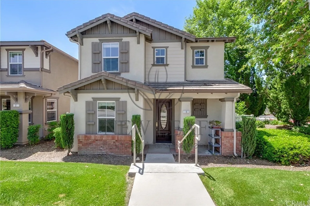 4 bed, 2044 sqft, $3,650 — Photo 1