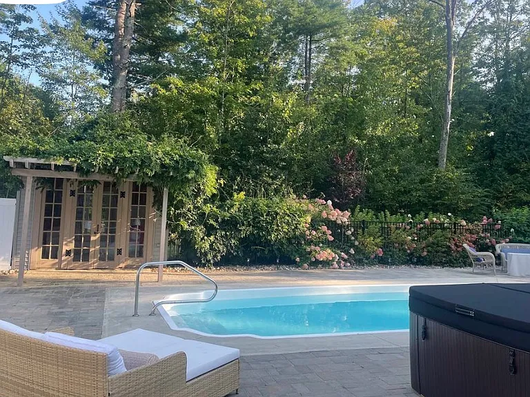 19 Arnold Rd #A — Photo 2