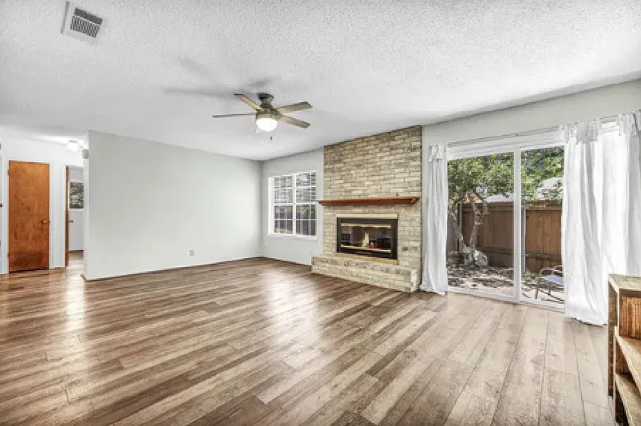 2 bed, 1000 sqft, $2,000 — Photo 1