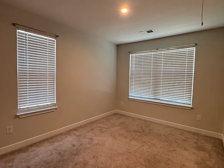 123 Roundtree Dr — Photo 5