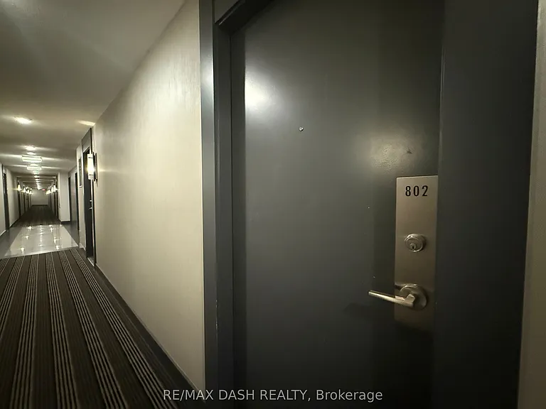 270 Wellington St W #802 — Photo 5