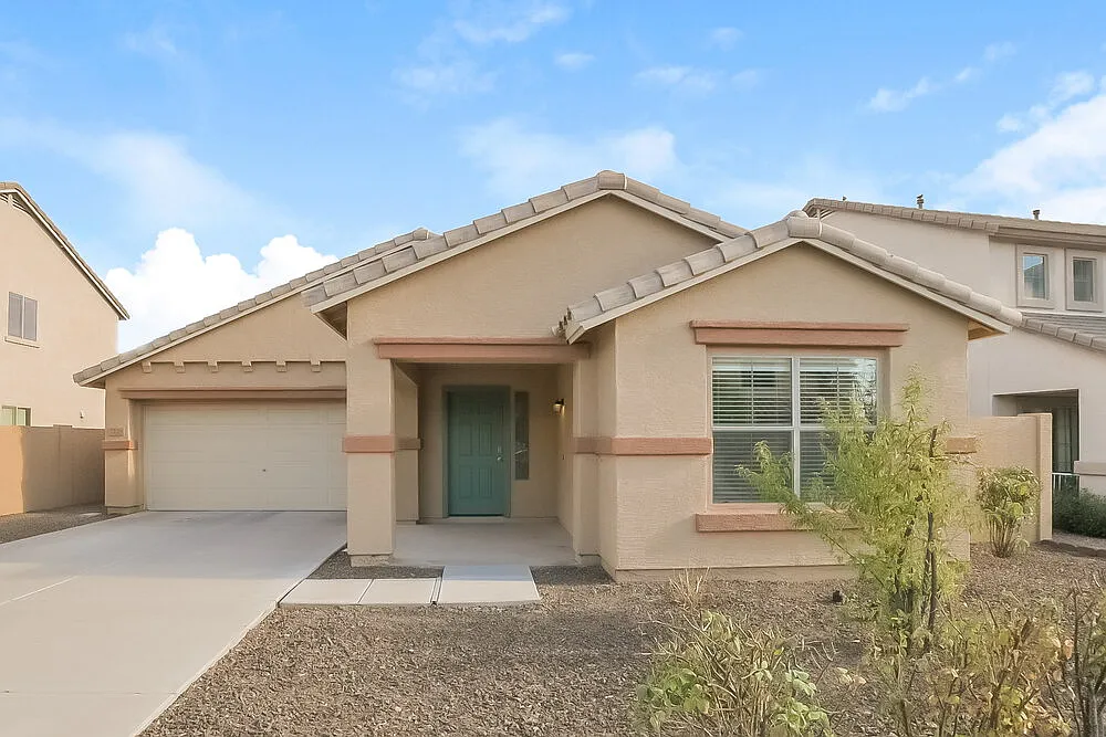 3 bed, 2.5 bath, 1762 sqft, $2,115 — Photo 1