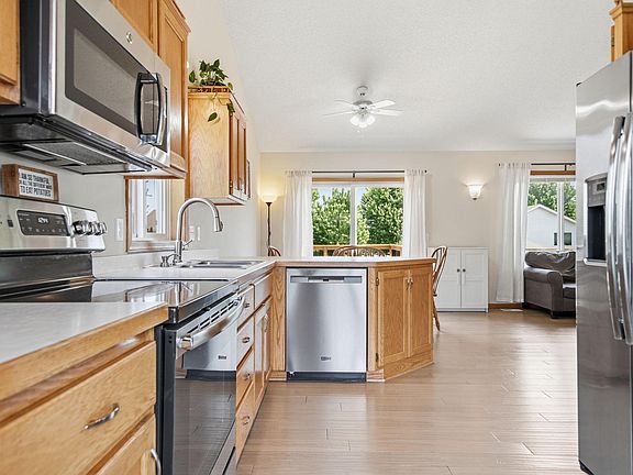 4th image of 4178 Jannings Ave NE