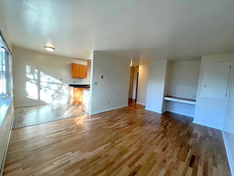 5029 11th Ave NE #201 — Photo 7