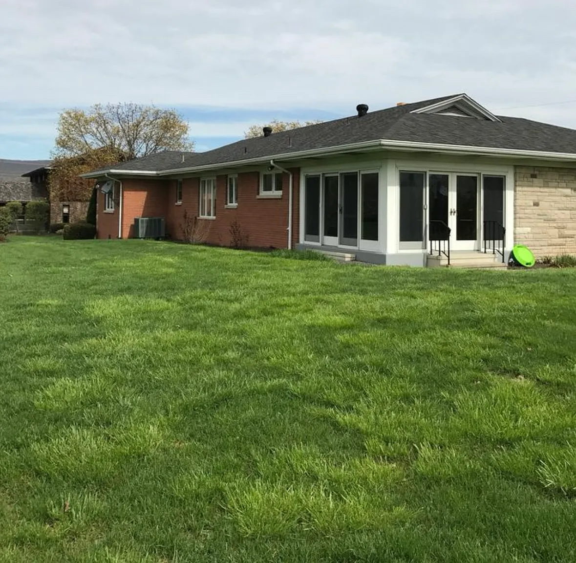 3 bed, 2150 sqft, $2,400 — Photo 2