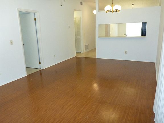 4th image of 108 Shady Oak Dr