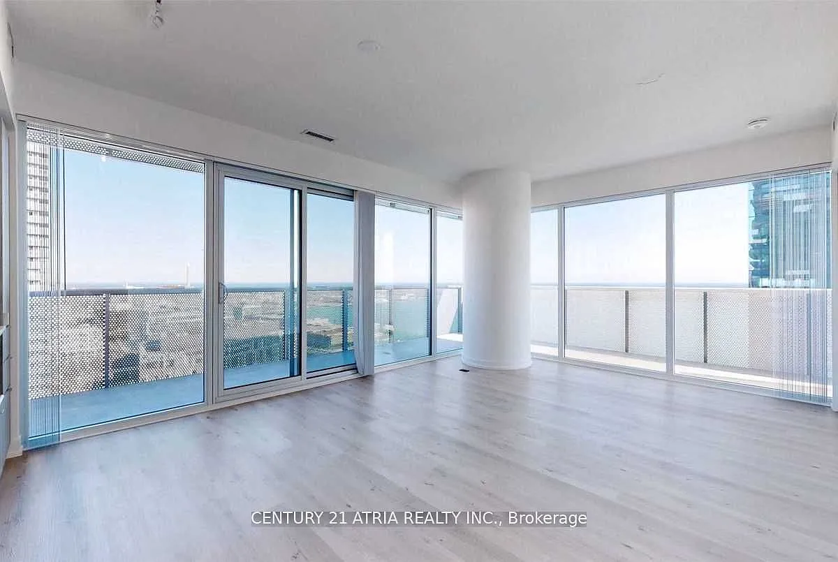 Building Photo - 138 Downes St #3311