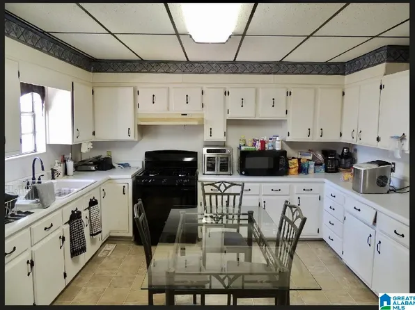 314 East Ct, Adamsville, AL 35005