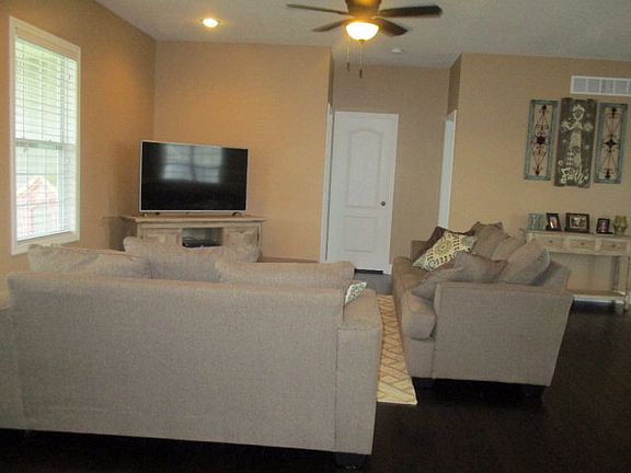 4th image of 2702 Weatherbrooke Dr