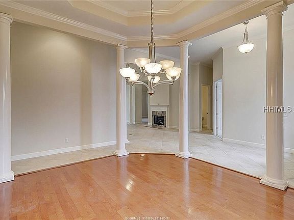 Tiered Dinning Ceiling