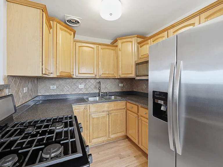 4600 N Cumberland Ave #502 — Photo 12