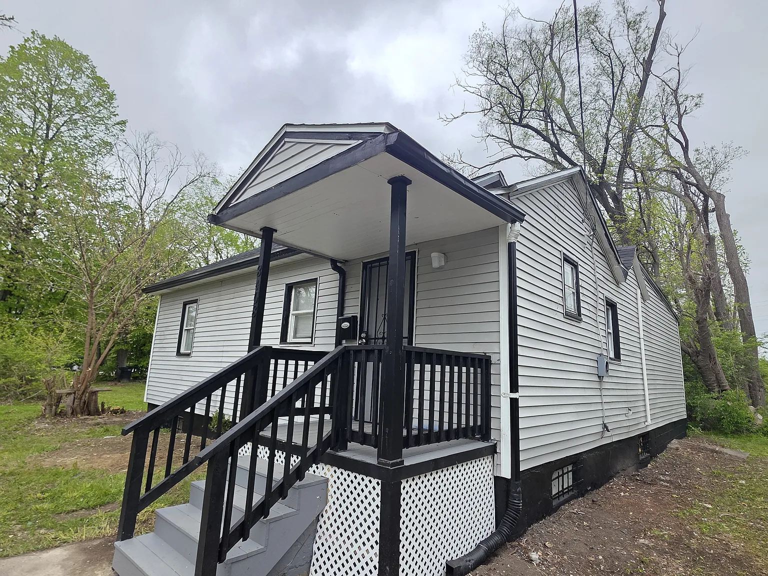 3 bed, 1111 sqft, $1,400 — Photo 1