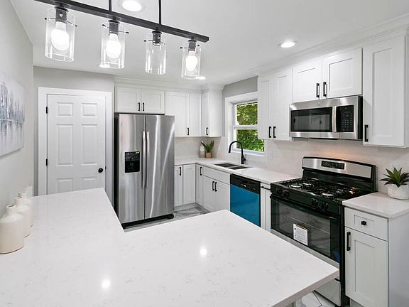 5th image of 15558 Gouwens Ln