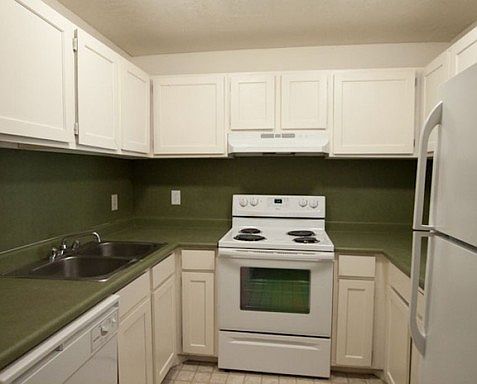 3rd image of 1587 S Foothill Dr APT 16