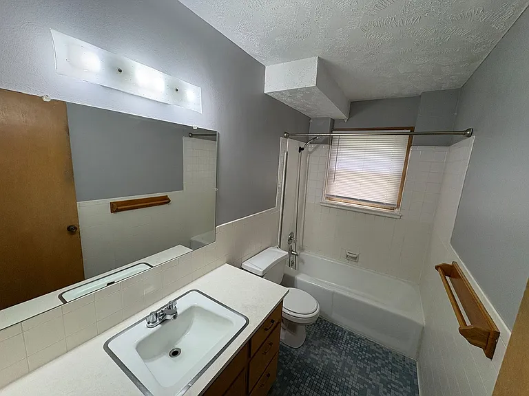 2335 B — Photo 13