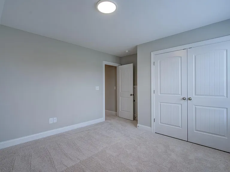60 Kingsly Dr — Photo 38