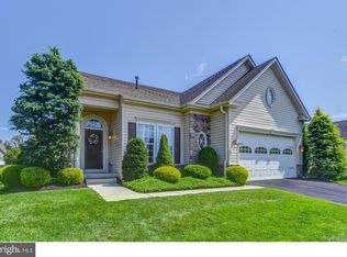 15 Applegate Dr, Florence, NJ 08518