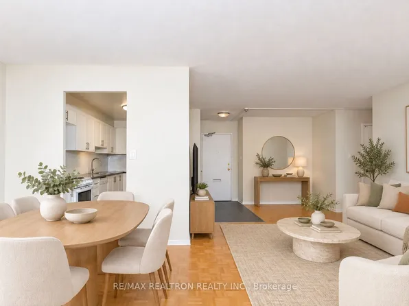 6200 Bathurst St, Toronto, ON