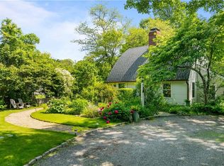 1912 Crandall Rd, Tiverton, RI 02878