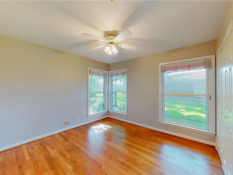 2104 Elmwood Dr — Photo 30