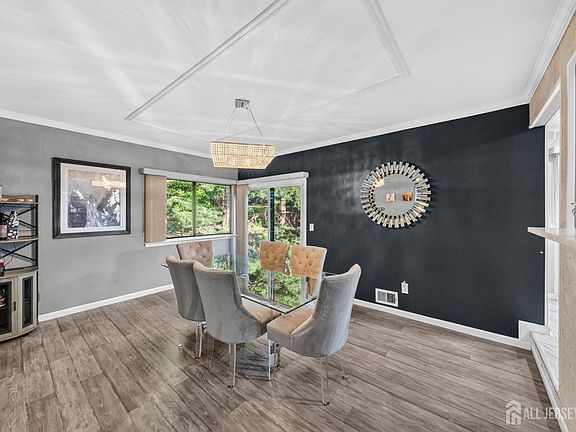 3rd image of 12 Periwinkle Ct