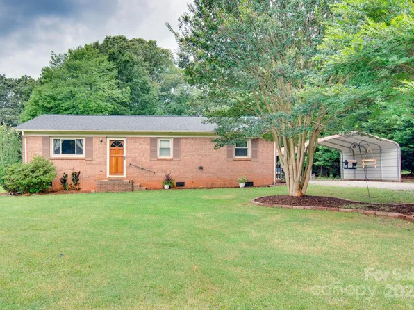 1715 Nelson Dr, Newton, NC 28658