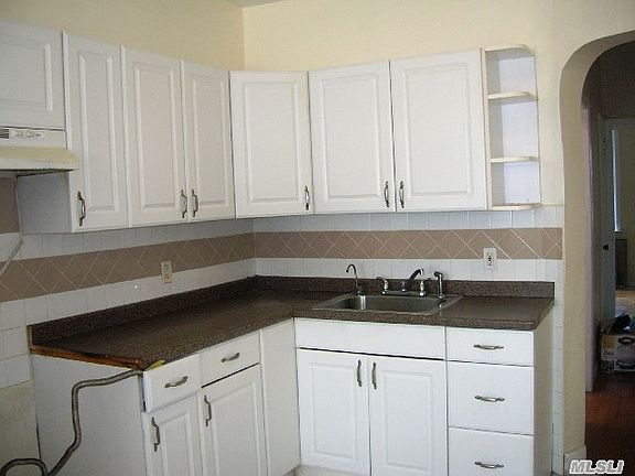 4th image of 18351 Dunlop Ave