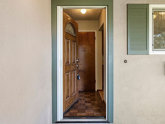 3rd image of 204 Brian Ct