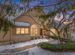 684 Deauville Ln, Bloomfield Hills, MI 48304