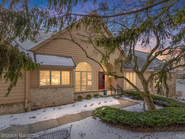 684 Deauville Ln, Bloomfield Hills, MI 48304