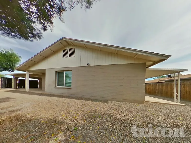 1205 E Grove Cir — Photo 15