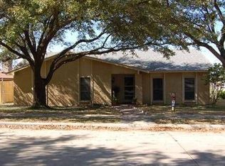 2833 Ashglen Dr, Garland, TX 75043