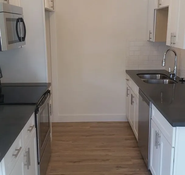 431 Indiana St — Photo 9