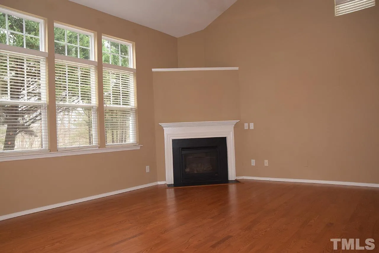 3 bed, 2.5 bath, 1700 sqft, $2,195 — Photo 3