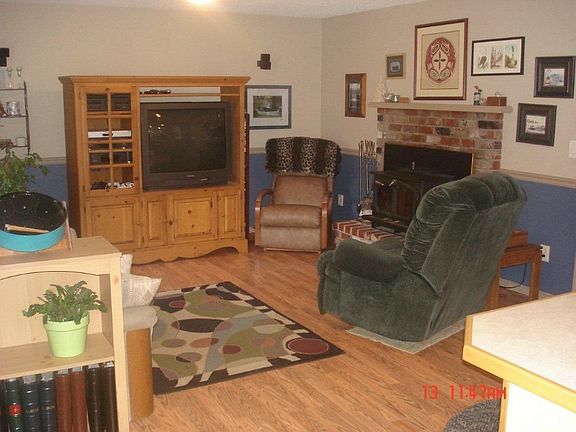 Family Room Opens to Kit