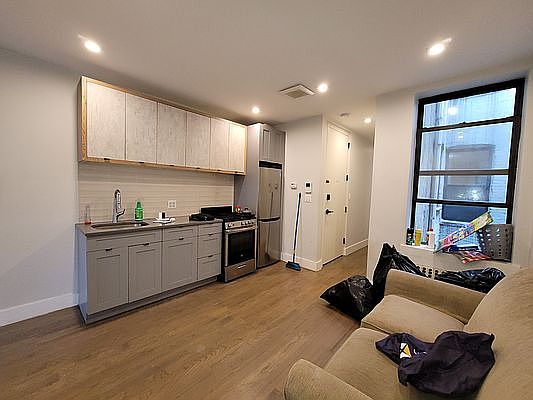 3rd image of 356 Chauncey St #2B